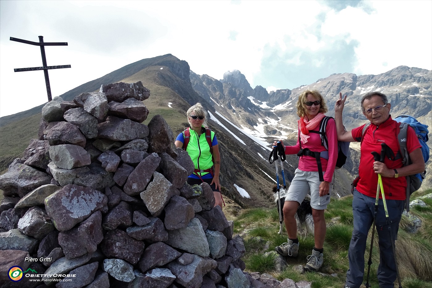 04 Alla quota 2050 sopra Monte Foppa con vista in Triomen, Valletto, Ponteranica  .JPG